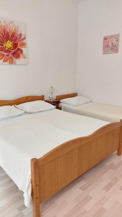 Apartment Jerolima Dugi Rat Bagian luar foto