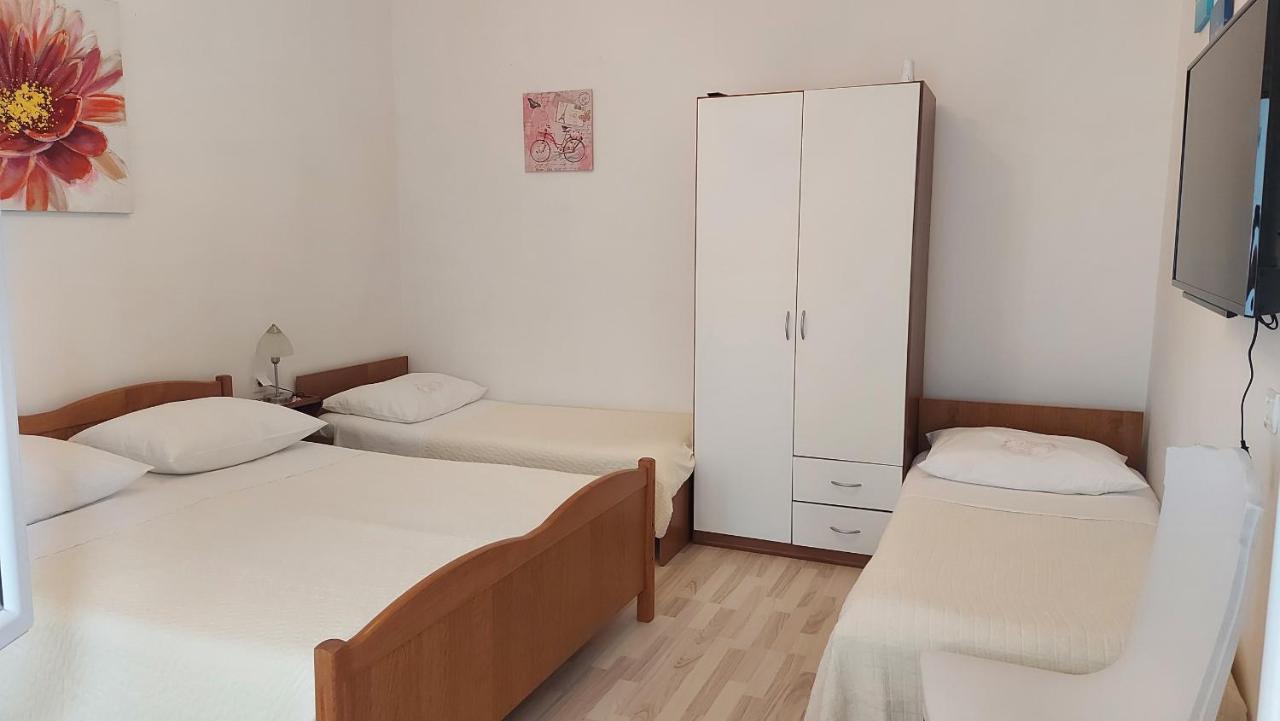 Apartment Jerolima Dugi Rat Bagian luar foto