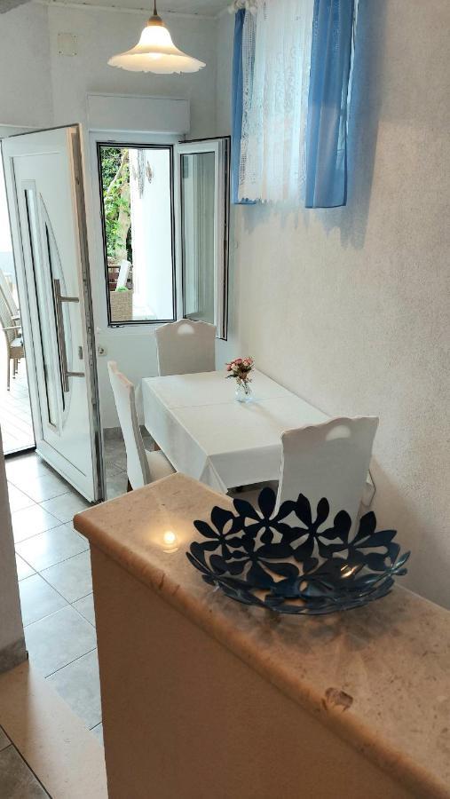 Apartment Jerolima Dugi Rat Bagian luar foto