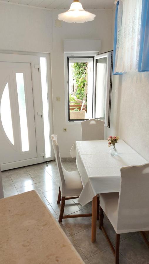 Apartment Jerolima Dugi Rat Bagian luar foto